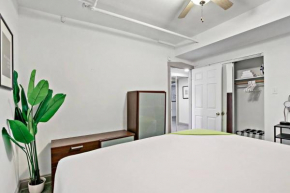 Front Garden 1BR Apt in Lakeview
